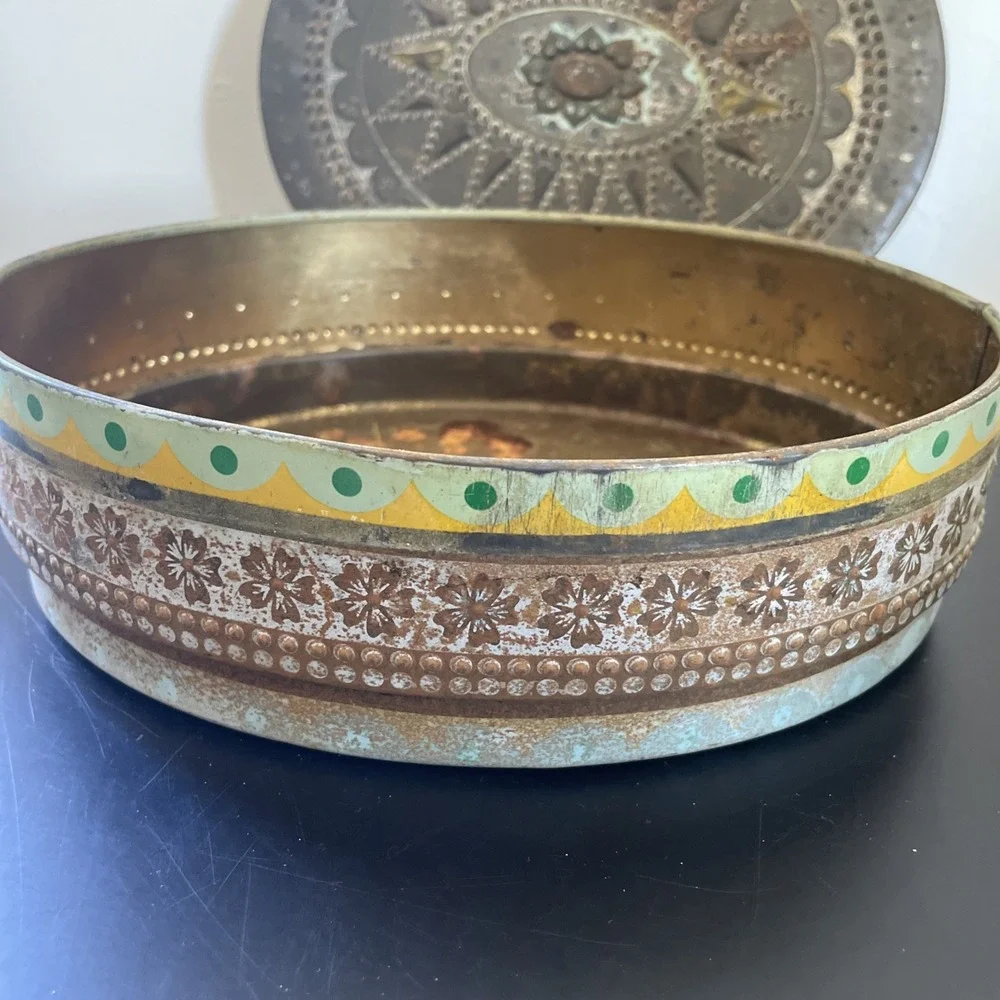 Vintage oval shape embossed Tin Box Pantry Storage‎ Painted Texture Copper Lid